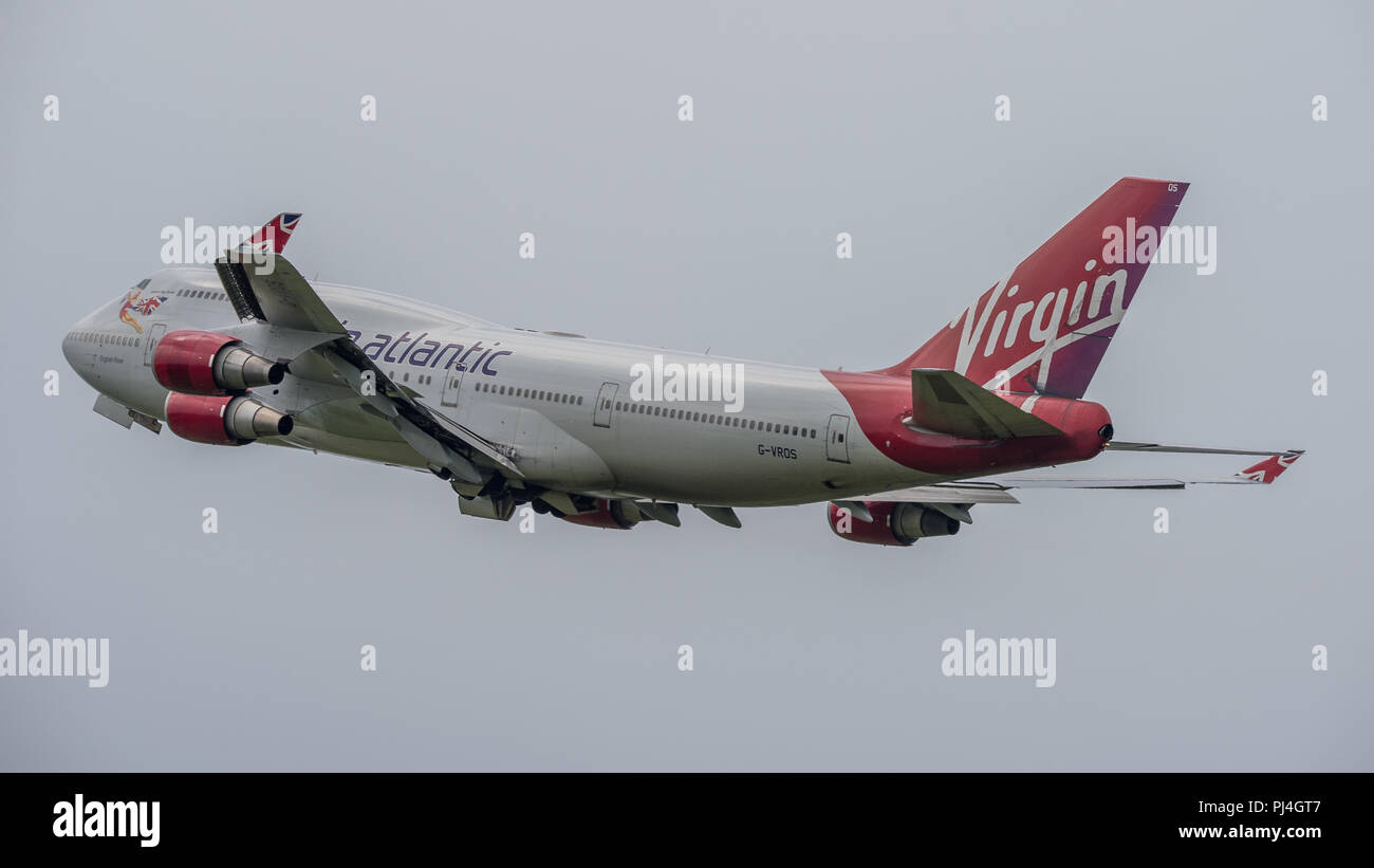 Virgin Atlantic Jumbo jet (Boeing 747-400) vu partir pour la Floride de l'Aéroport International de Glasgow, Renfrewshire, en Écosse. Banque D'Images