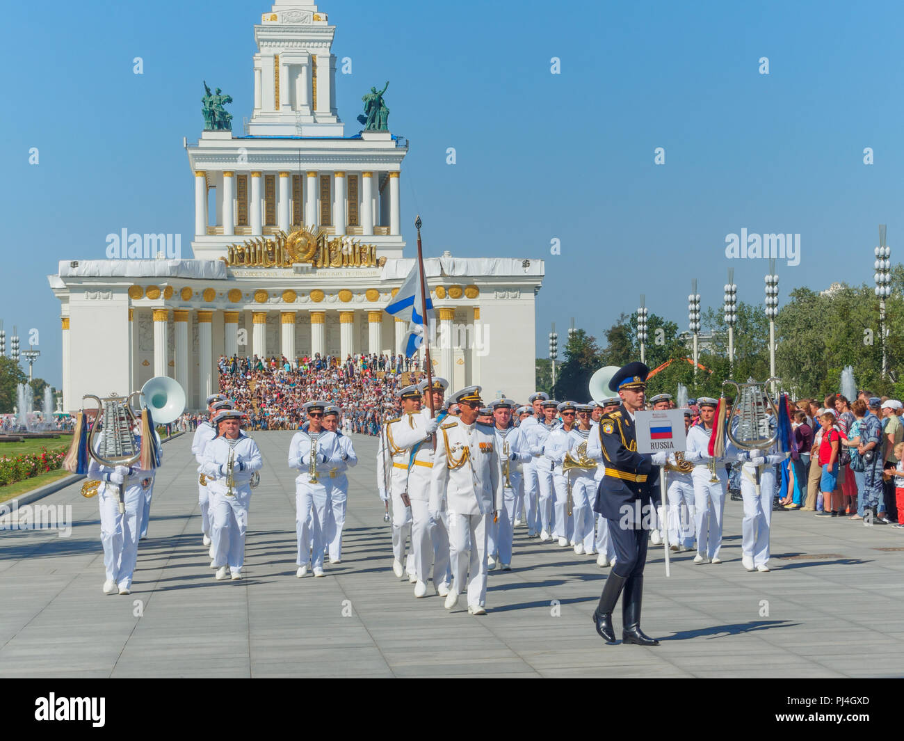 Moscou, Russie - le 25 août 2018 : Procession de la tour Spasskaya Militaire International Music Festival participants à VDNKH. Banque D'Images