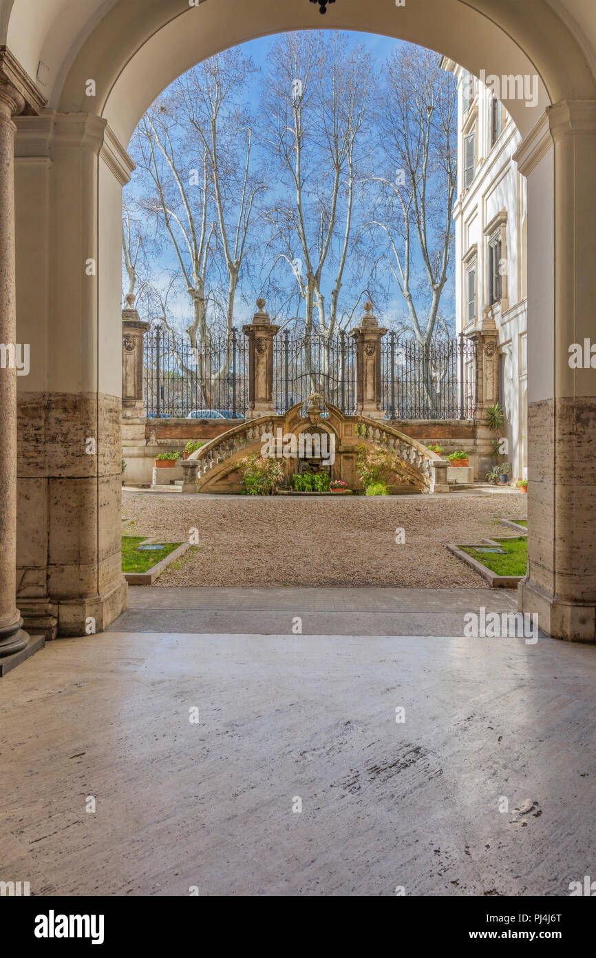 Cour intérieure de l'Université d'Ungheria, Via Giulia, Rome, Latium, Italie Banque D'Images