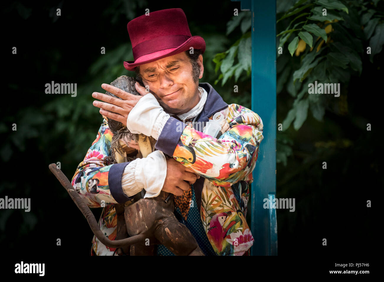 Une performance de Dr Dolittle par l'Illyrie Theatre Co. à Trebah Garden amphithéâtre à Cornwall. Banque D'Images