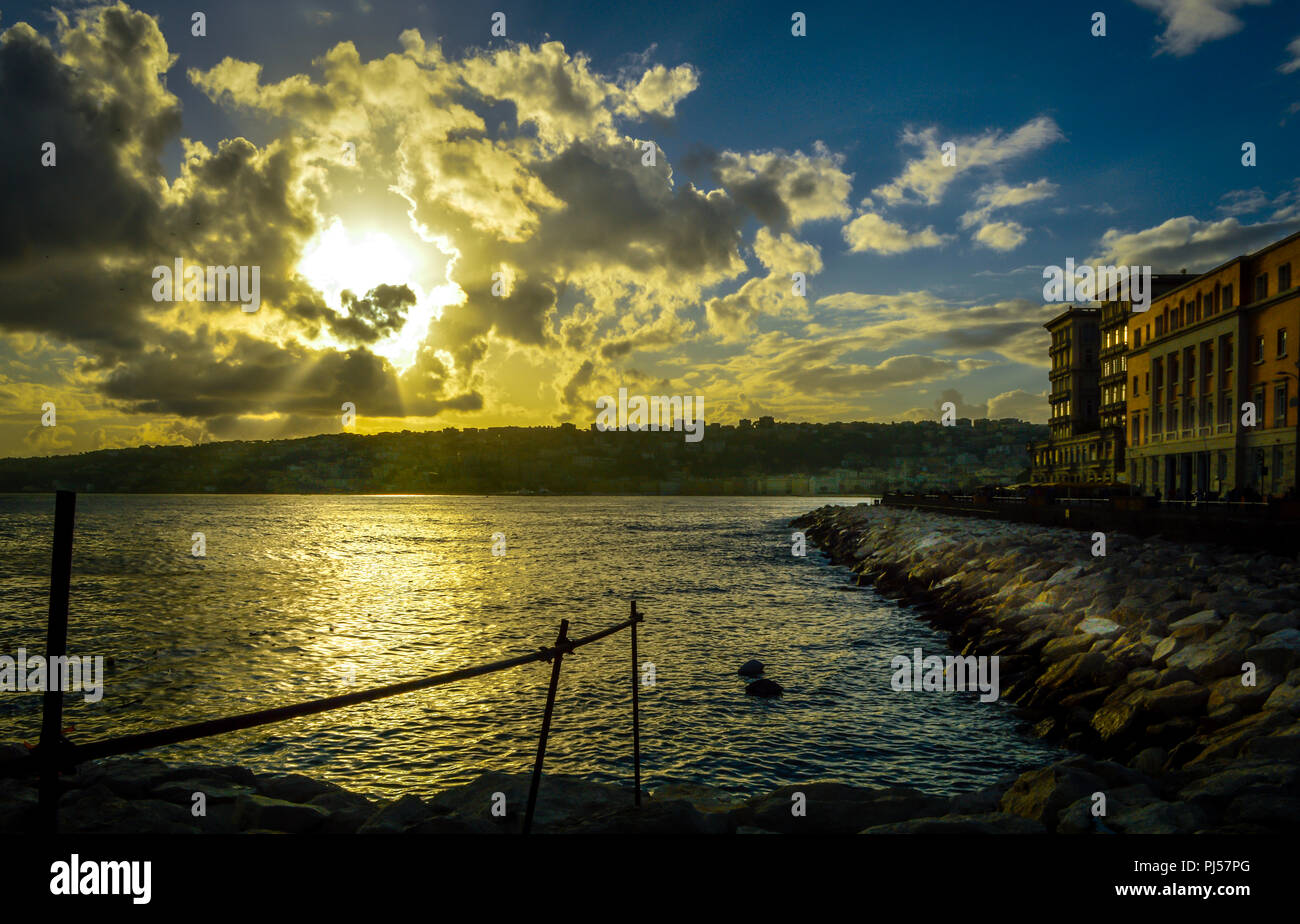Coucher de soleil sur Naples Banque D'Images