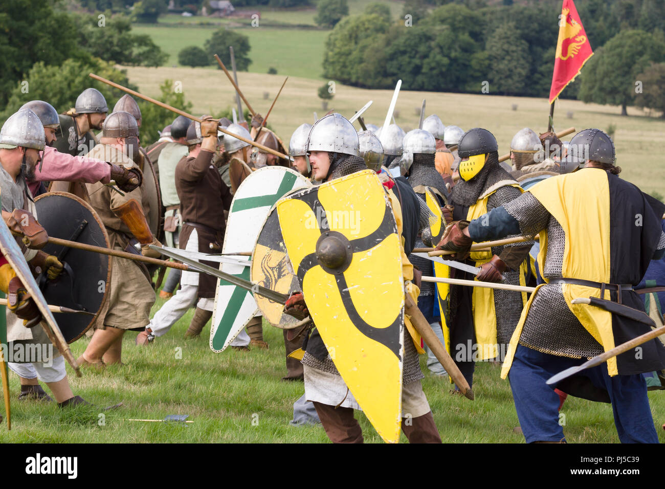 Cité médiévale de reconstitution de la Société Ial Cwmwd reconstituant la bataille de 1165 Crogen en Chateauneuf sur le Nord du Pays de Galles 2018 Banque D'Images