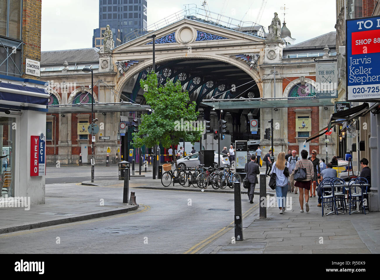 Une vue de Smithfield Market building à la jonction de Chartreuse St, Cowcross Street et St John Street à Londres CE1 England UK KATHY DEWITT Banque D'Images