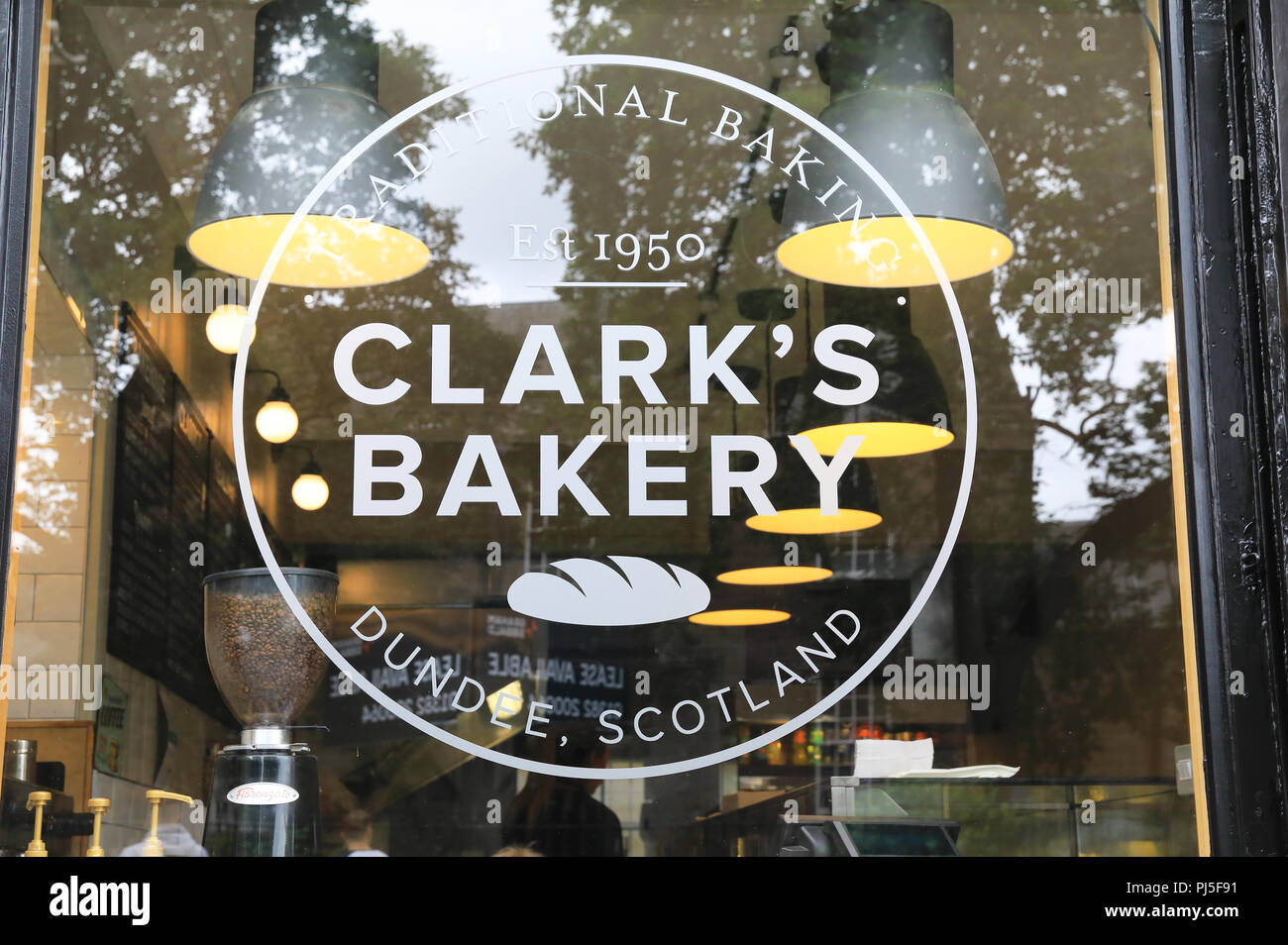 Clark's Bakery, une boulangerie traditionnelle sur Annfield Street, dans le centre de Dundee, Ecosse, Royaume-Uni Banque D'Images