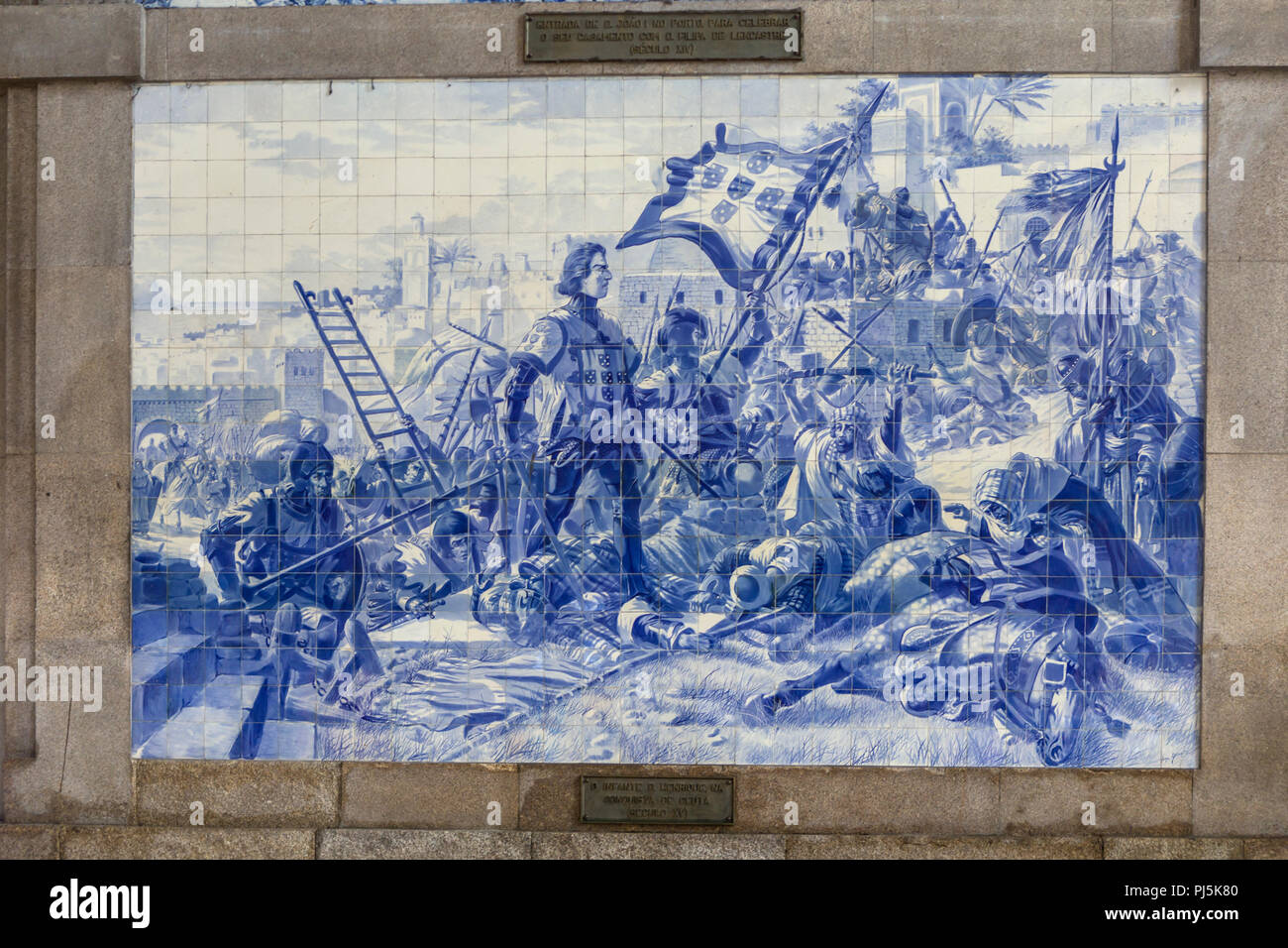Azulejo sur le mur de la gare de São Bento, Porto, Portugal Banque D'Images