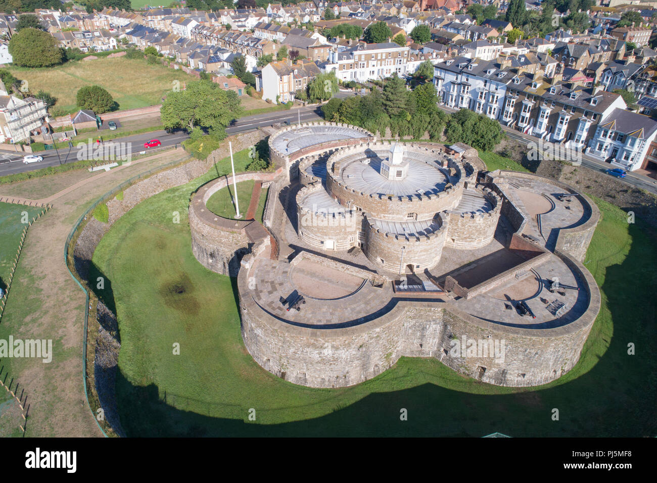 Vue aérienne du château de Deal sur la côte du Kent Banque D'Images