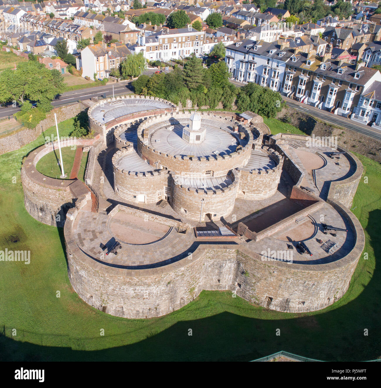 Vue aérienne du château de Deal sur la côte du Kent Banque D'Images