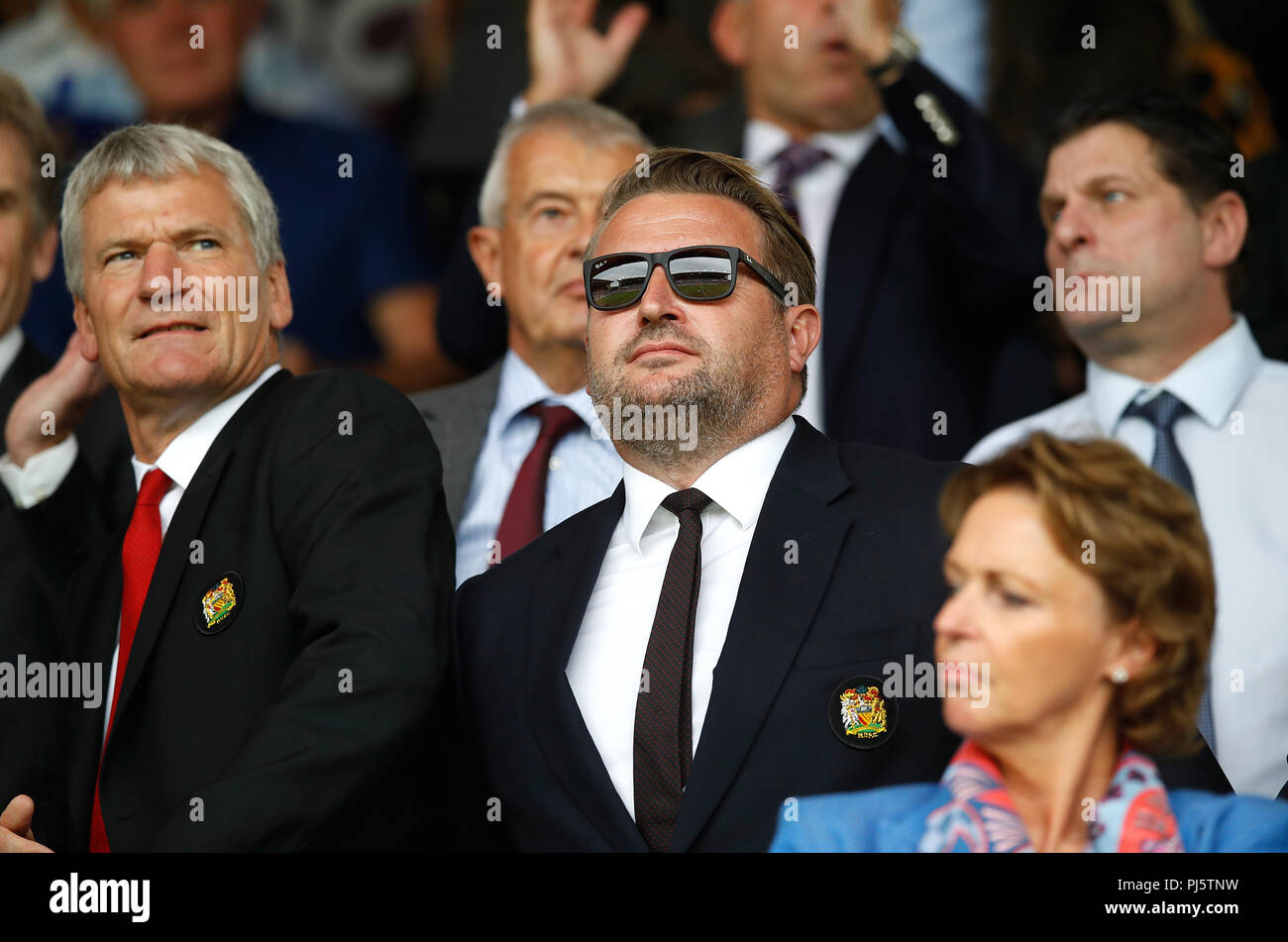 Manchester United directeur Richard Arnold (centre) au cours de la Premier League match à Turf Moor, Burnley. Banque D'Images