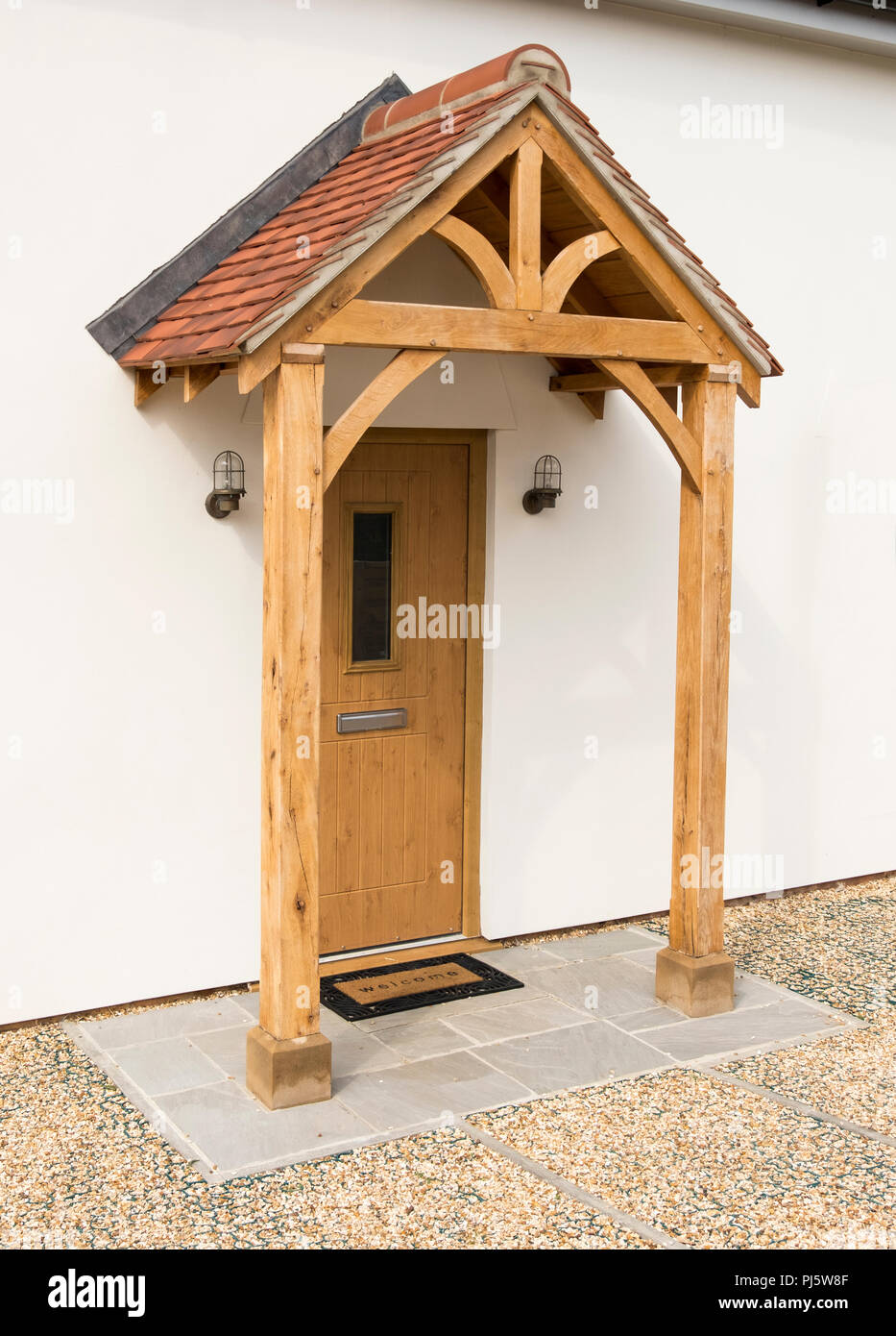 En bois massif de haute qualité et le porche porte avant Photo Stock - Alamy