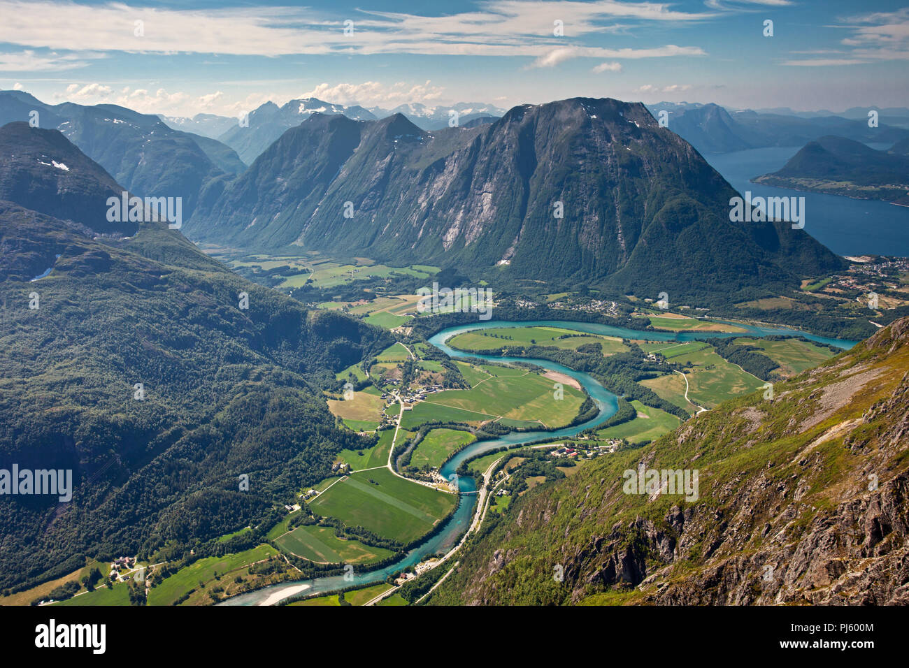 La vallée de Romsdalen et rivière Rauma Banque D'Images