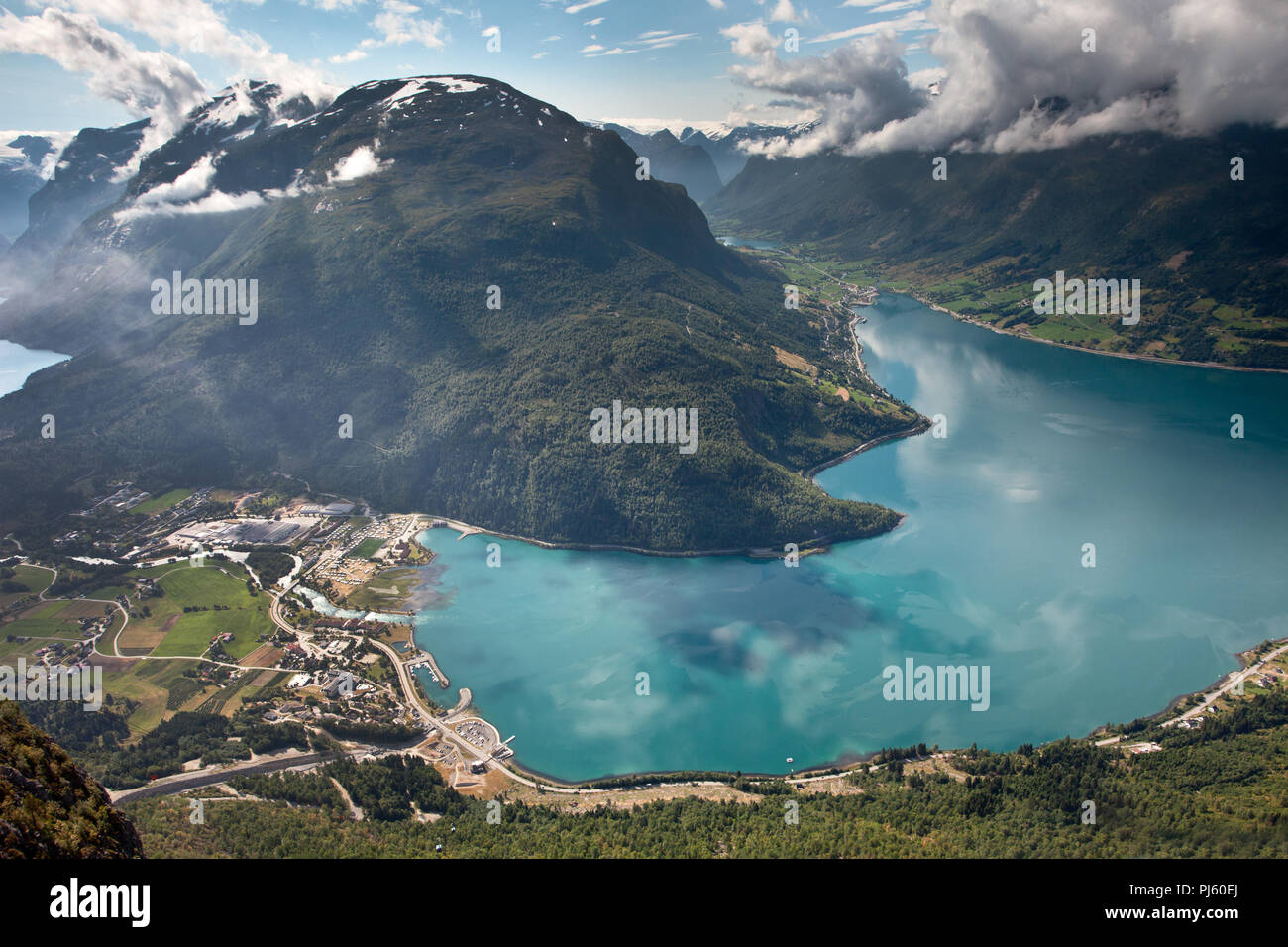 Fjord et Loen de Mount Hoven Banque D'Images