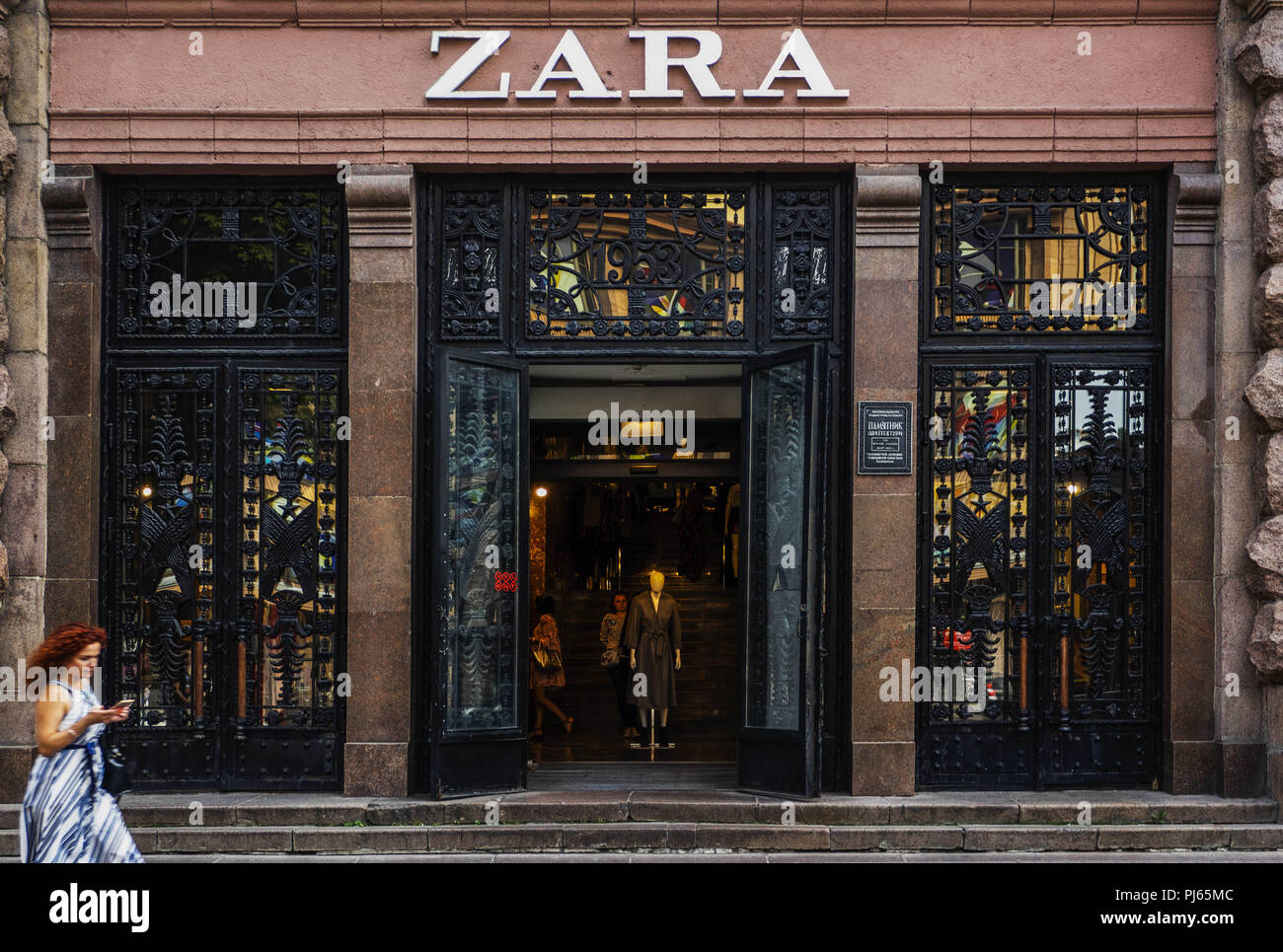 Kiev, Ukraine. Sep, 2018 3. Boutique Zara. Zara est l'une des plus grandes  entreprises de mode internationales et c'est le flagship store de la chaîne  du groupe Inditex. Crédit : Igor Golovniov