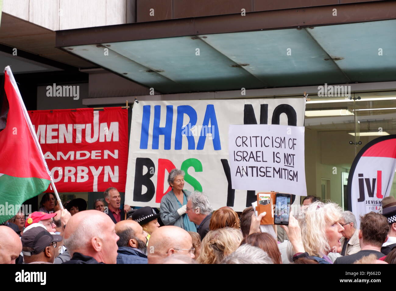 Londres, Royaume-Uni. 4 septembre 2018. Manifestations devant le QG du Parti travailliste (Londres) avant une réunion de la NEC pour discuter de l'opportunité d'adopter intégralement l'International Holocaust Remembrance Alliance's Définition de l'antisémitisme. Credit : Jonathan Jones/Alamy Live News Crédit : Jonathan Jones/Alamy Live News Banque D'Images