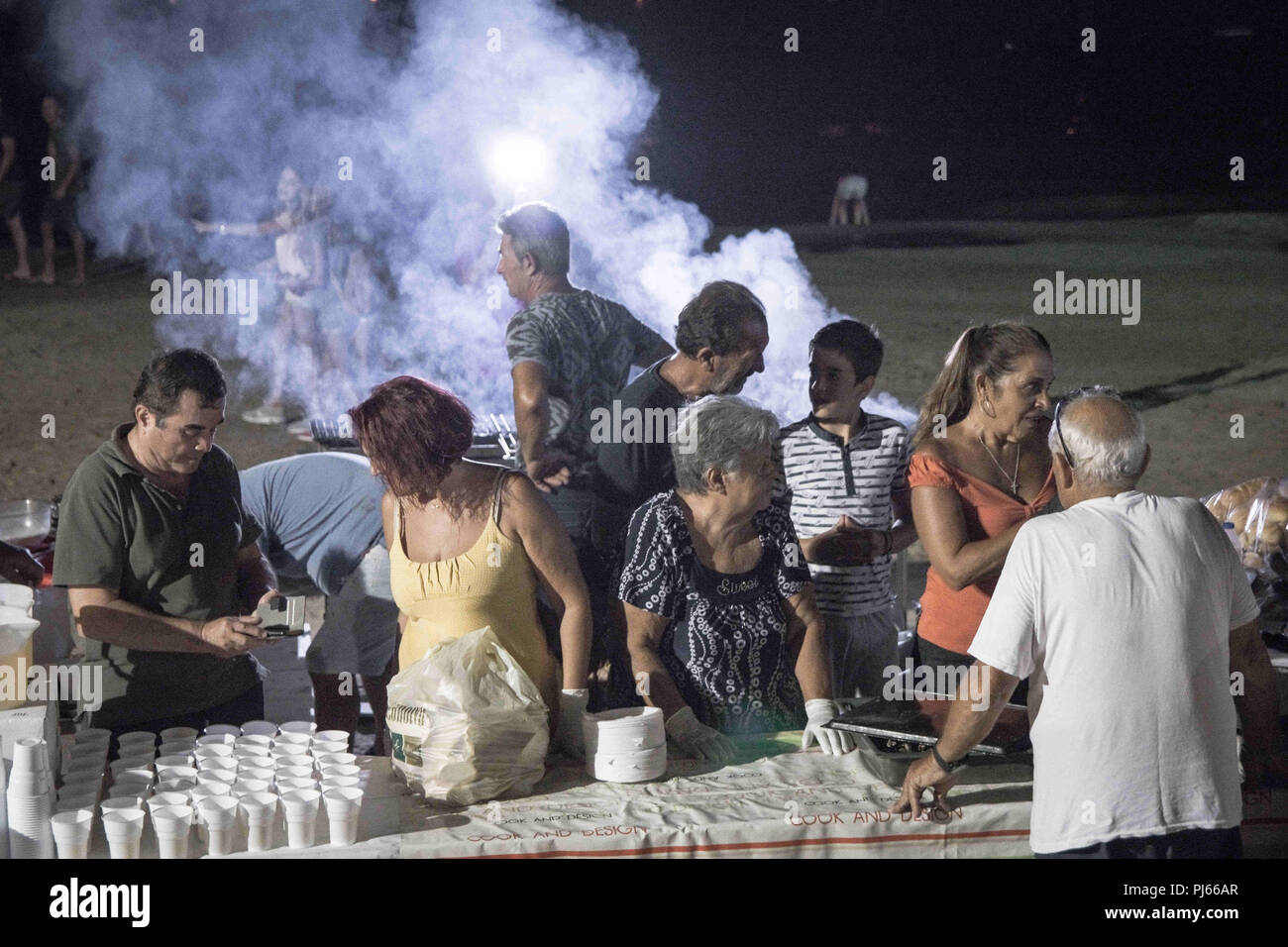 Chania, Grèce. Sep, 2018 3. Vu les sardines de torréfacteurs pendant le festival.Le Festival de la sardine est devenue une occasion à la Canée chaque année, il a lieu à la plage de Nea Chora, où les gens manger des sardines et d'écouter de la musique traditionnelle crétoise. Credit : Nikolas Joao/Kokovlis SOPA Images/ZUMA/Alamy Fil Live News Banque D'Images