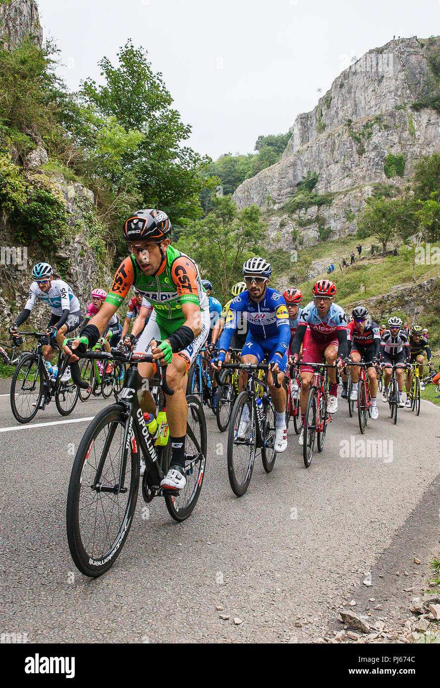 Les gorges de Cheddar, au Royaume-Uni. Le 4 septembre, 2018. Les cyclistes participant à l'OVO 2018 Tour de Bretagne de l'énergie à travers la gorge de Cheddar dans le Somerset. C'était la troisième phase qui a commencé et terminé à Bristol Crédit : David Betteridge/Alamy Live News Banque D'Images