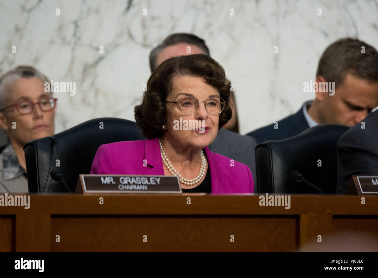 Washington, District de Columbia, Etats-Unis. 16Th Jun 2018. La sénatrice Dianne Feinstein (D-CA) fait de remarques au cours du Juge Brett Kavanaugh audience de confirmation sur la colline du Capitole. Kavanaugh a été nommé par le président américain Donald Trump pour combler le poste devenu vacant à la cour a laissé par M. Anthony Kennedy, Juge à la retraite. Credit : Erin Scott/ZUMA/Alamy Fil Live News Banque D'Images