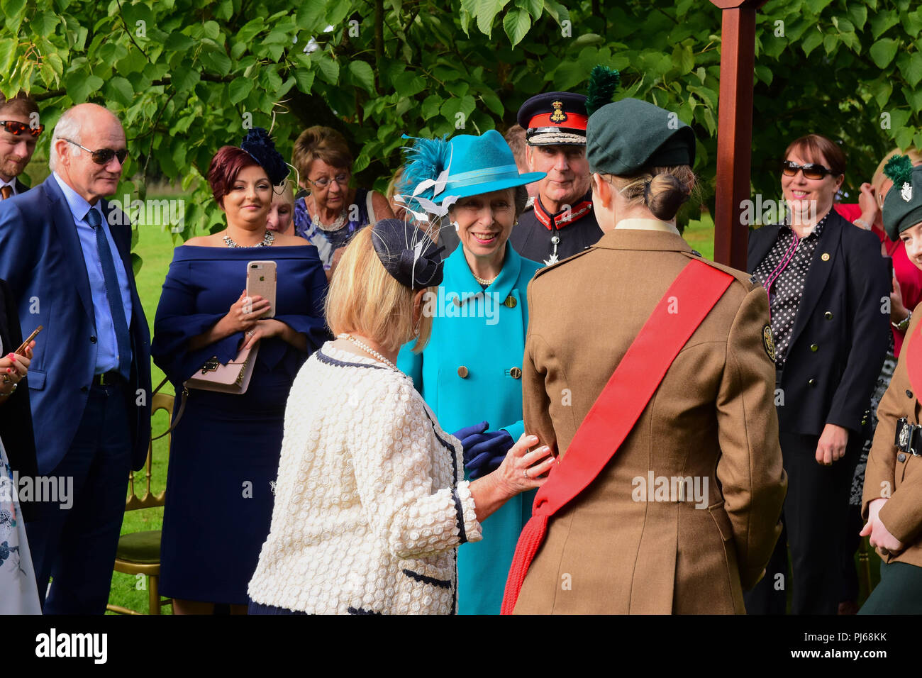 Hillbrough, Château d'Irlande du Nord. 4 septembre 2018. Son Altesse Royale la Princesse Royale est allé(e) à la secrétaire d'État pour l'Irlande du Nord fête champêtre annuelle au Château de Hillsborough, la Princesse Anne a rencontré et parlé avec des visiteurs lors d'un bain de foule dans les jardins. Hillsborough : : UK : 4e Sept 2018 Credit : Mark Winter/Alamy Live News Banque D'Images