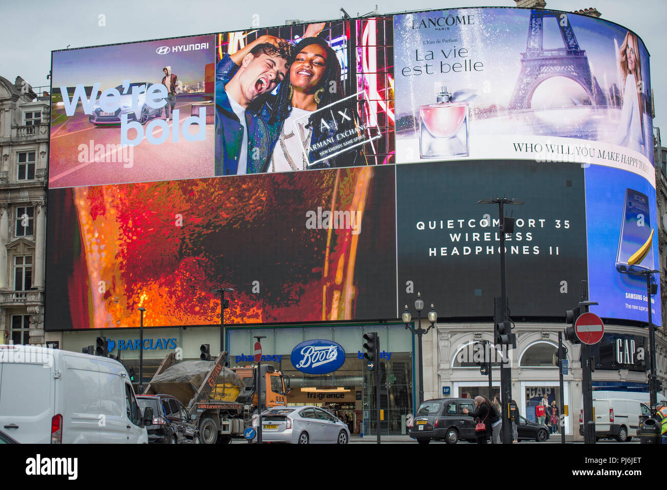 L'affichage de la publicité numérique à Piccadilly Circus, dans le West End de Londres, septembre 2018 Banque D'Images