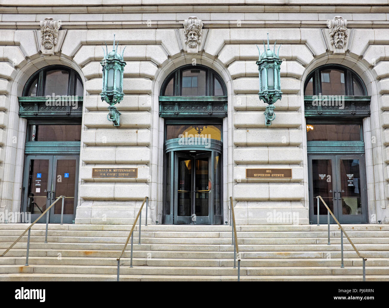 L'entrée de l'Avenue de la Supérieure Metzenbaum, U.S. Courthouse au centre-ville de Cleveland (Ohio) a été ouvert en 1910 comme l'ancien édifice du gouvernement fédéral. Banque D'Images