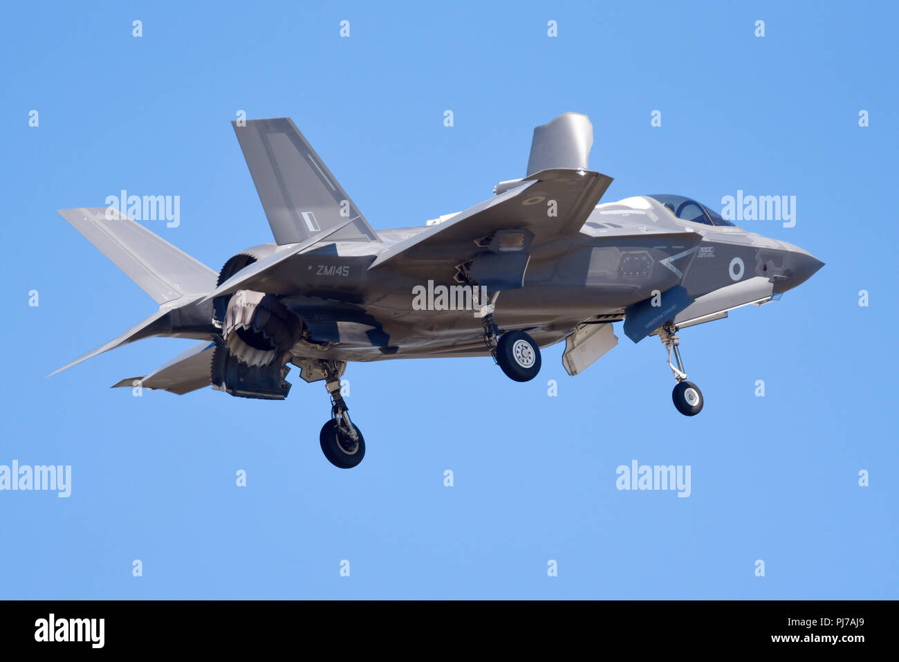 RAF, Royal Air Force Lockheed Martin F-35B Lightning II avion de chasse planant au Royal International Air Tattoo, riat, RAF Fairford Airshow Banque D'Images
