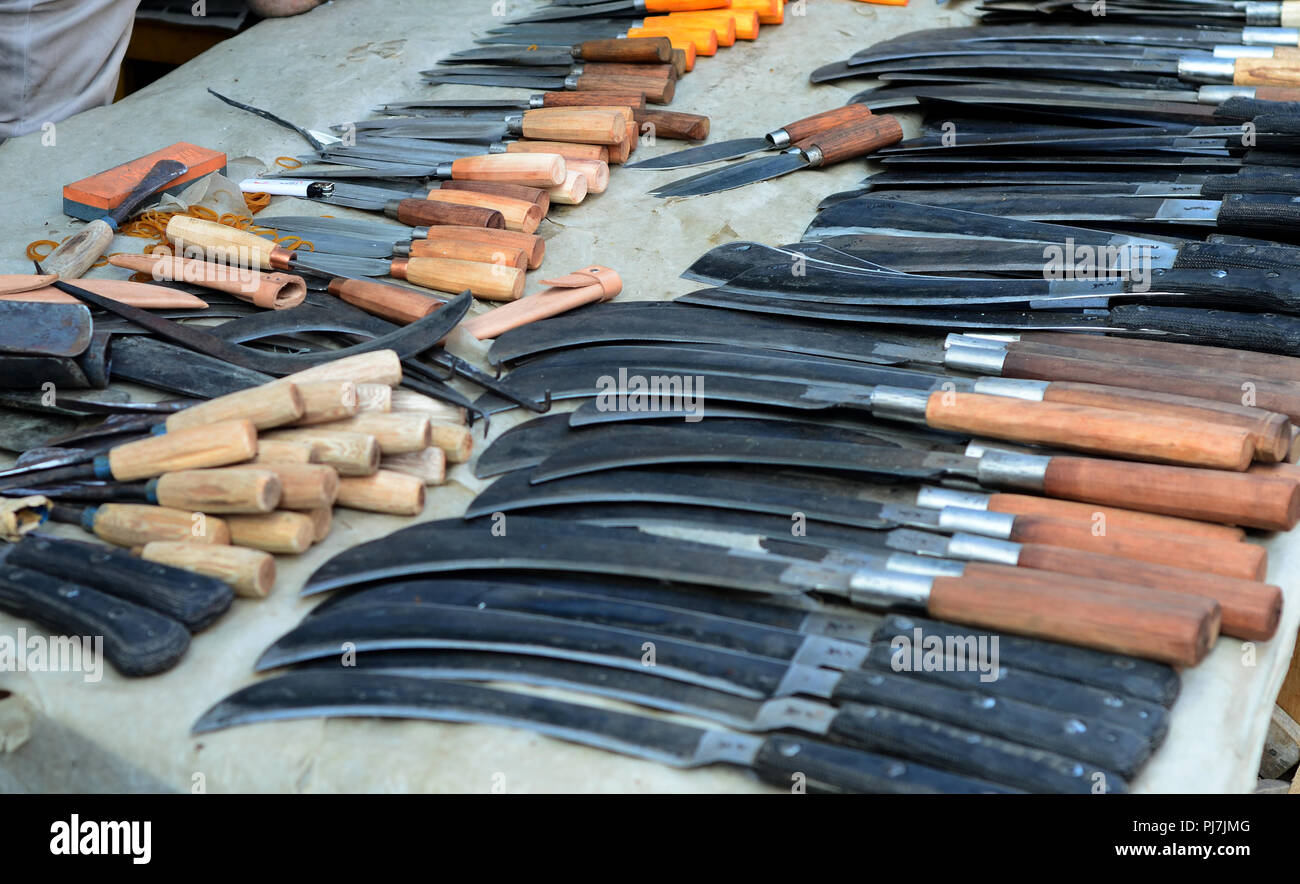 Vente d'armes sharp dans le marché d'Aceh Banque D'Images