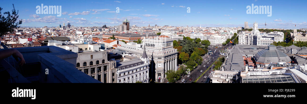 Calle Alcalá desde el Mirador del Círculo de Bellas Artes. Madrid. España Banque D'Images