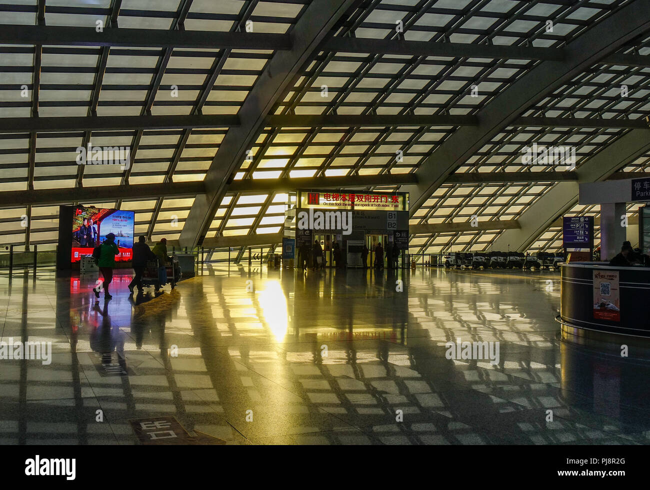 Beijing, Chine - Mar 1, 2018. La gare moderne à l'aéroport Beijing Capital. L'aéroport (PEK) est à 32 km au nord-est du centre de Pékin, Chine Banque D'Images