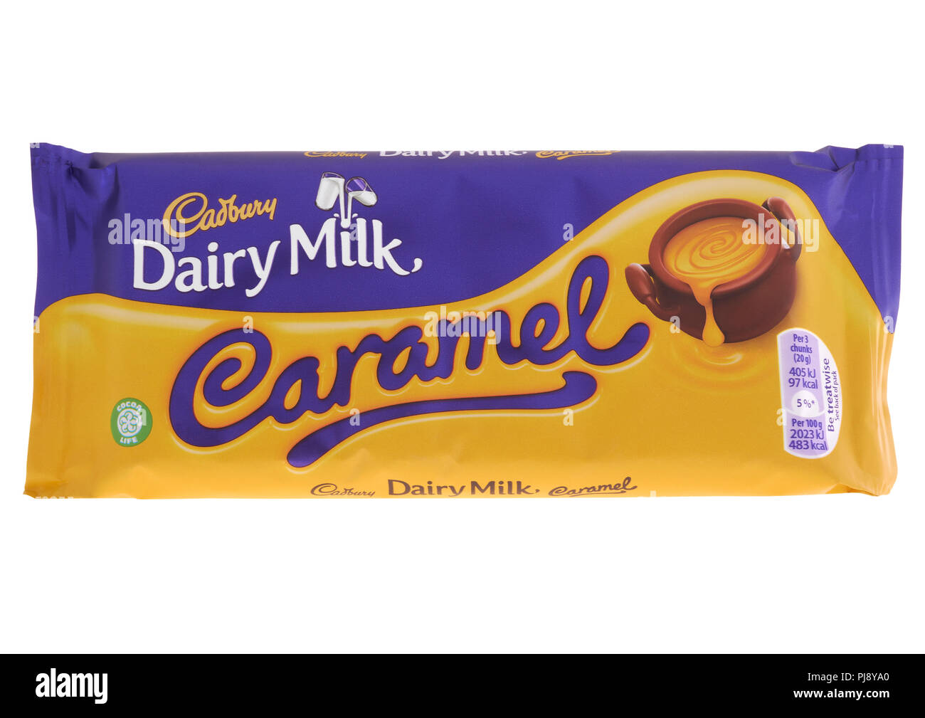 Bar de Cadbury dairy milk chocolate caramel sur fond blanc Banque D'Images