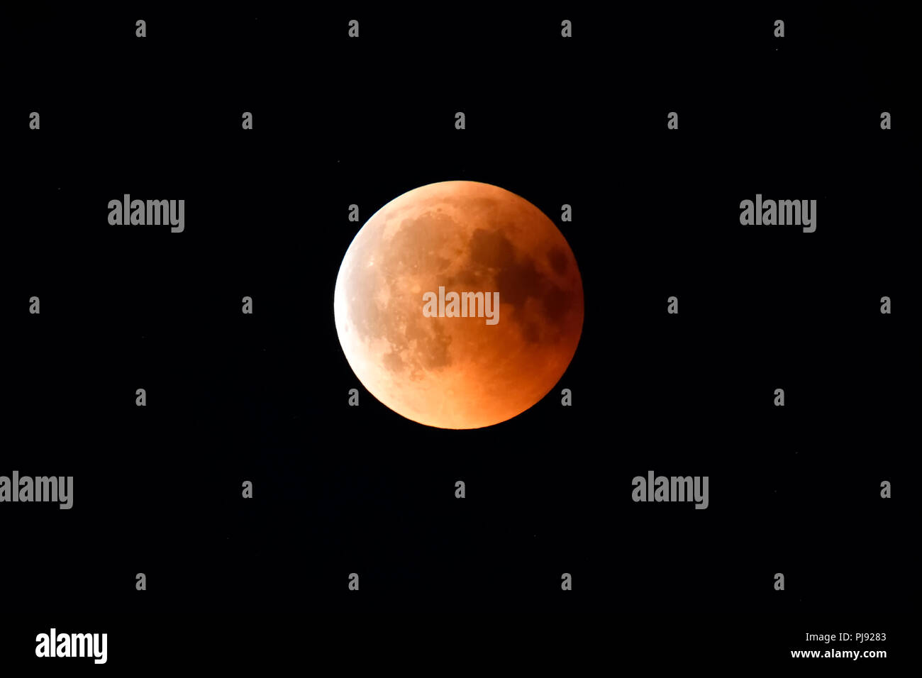 Éclipse lunaire totale dans le 27/07/2018 à Hambourg, Totale Mondfinsternis am 27.07.2018 à Hambourg Banque D'Images