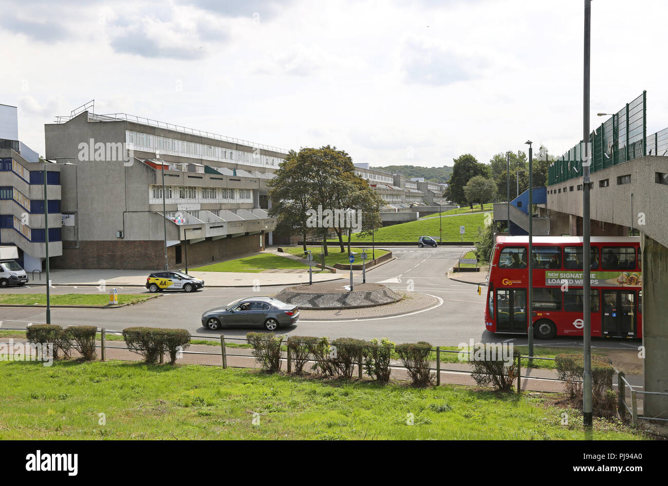 Blocs d'habitation de faible hauteur à Thamesmead, au sud-est de Londres, le célèbre des années 60, projet de logement social développé par le Greater London Council Banque D'Images