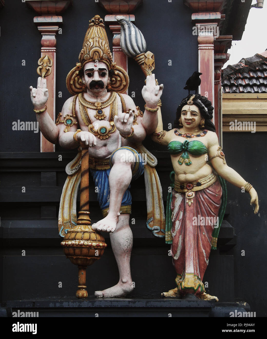 Statues hindous dans un temple à Trincomalee, Sri Lanka Banque D'Images Statues hindous dans un temple à Trincomalee, Sri Lanka Banque D'Images
