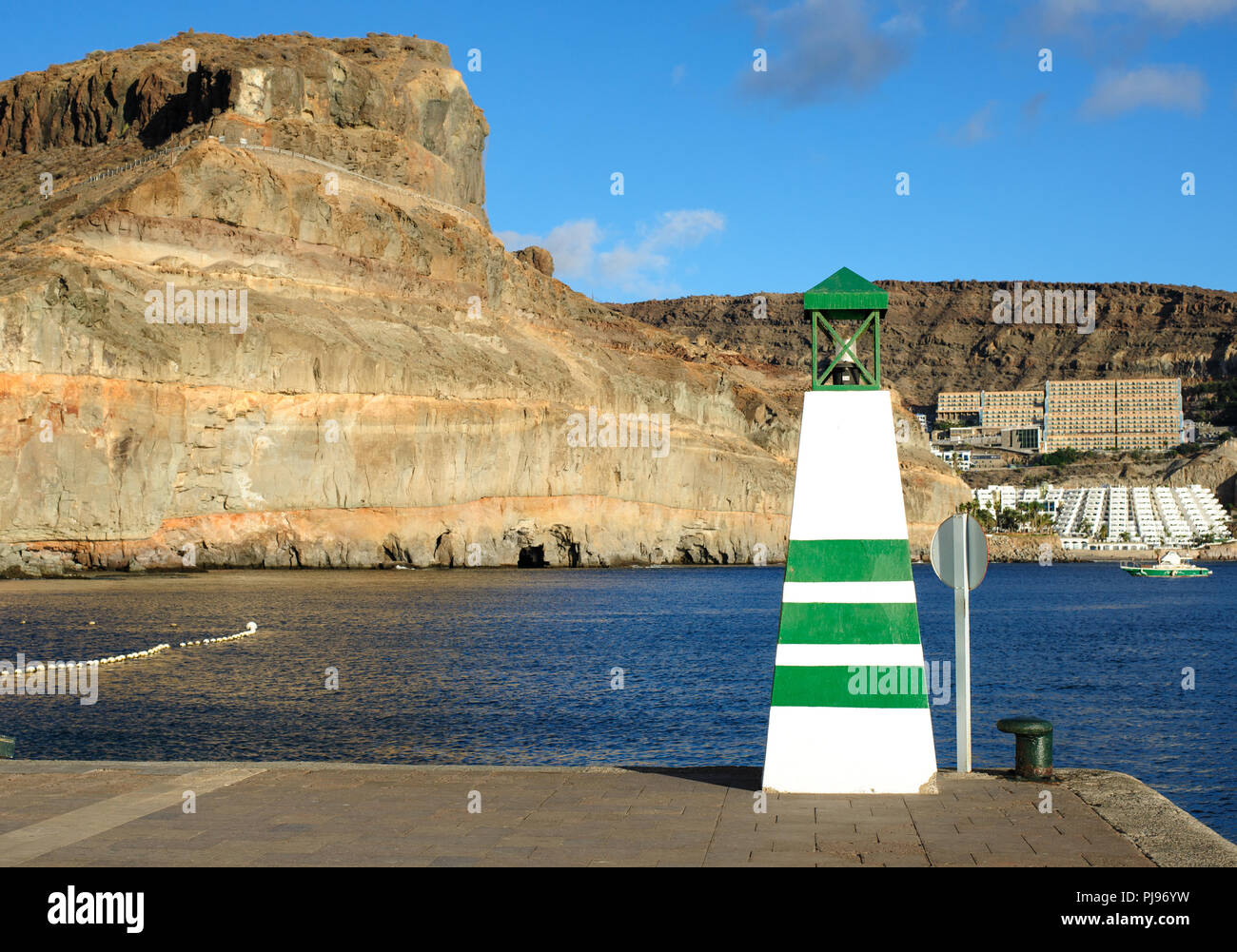 Phare dans le port Puerto de Mogan en très populaires maison de village Puerto de Mogan , Gran Canaria, Espagne Banque D'Images