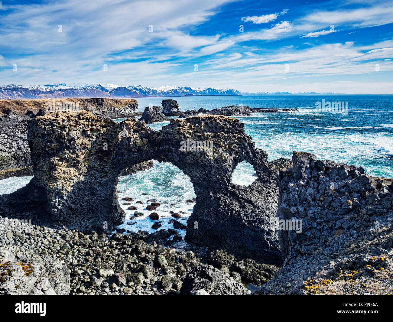 Gatklettur Arch Rock à Arnarstapi, près de 05960 sur la péninsule de Snæfellsnes dans l'ouest de l'Islande. Banque D'Images