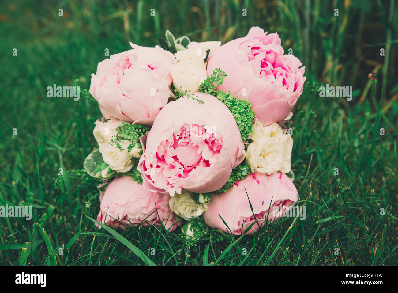 Shabby chic carré Bouquet de mariée fleurs de pivoine Rose Banque D'Images