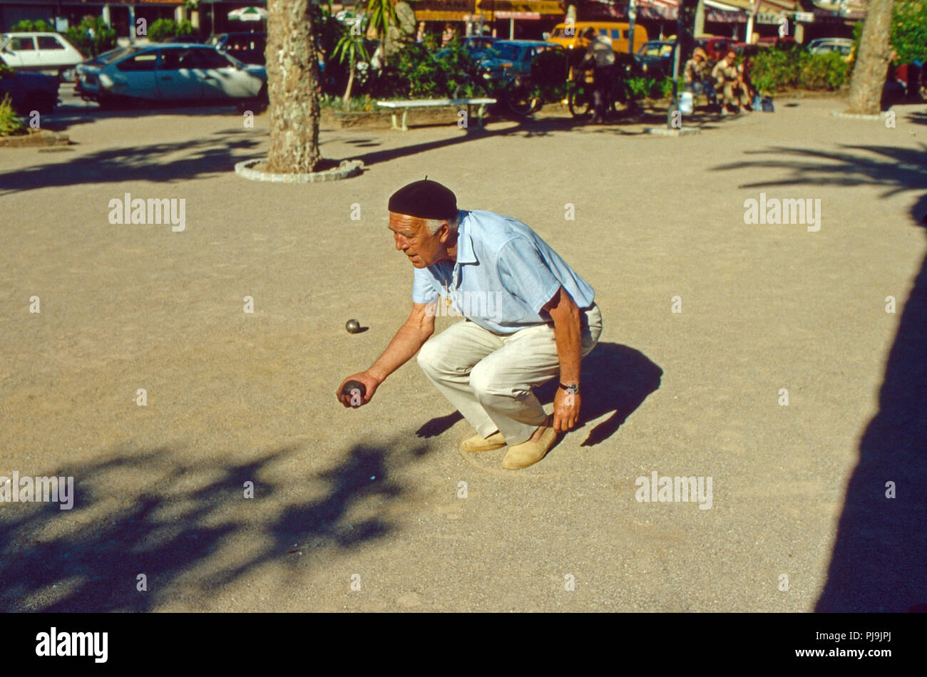 Bertil Prinz von Deutschland Spielt Boccia à Sainte Maxime, Frankreich 1977. Le Prince Bertil de Suède jouant la Boccia à Sainte Maxime, France 1977. Banque D'Images