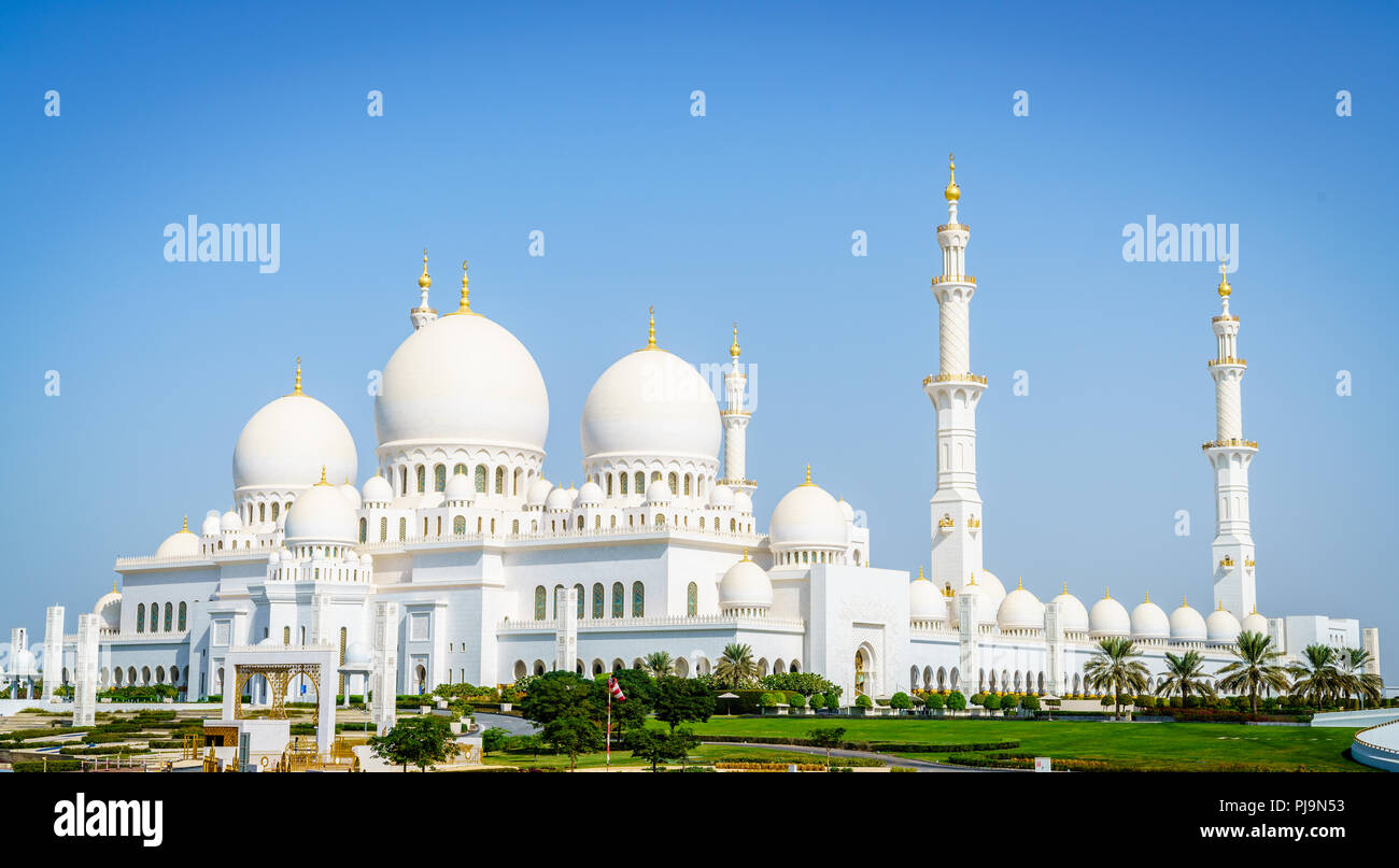 Vue extérieure de la Grande Mosquée Sheikh Zayed à Abu Dhabi, Émirats arabes unis Banque D'Images