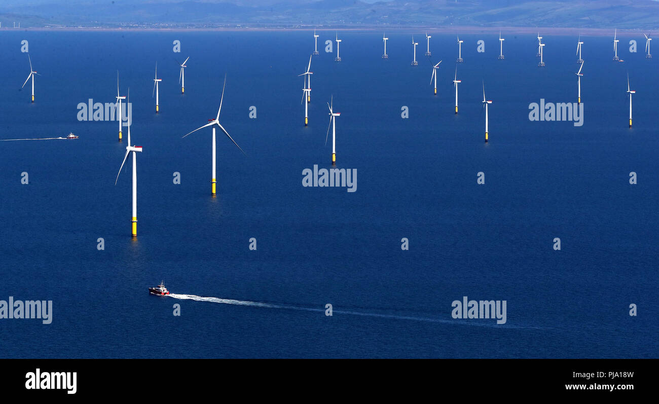 À l'embargo 0001 Jeudi 06 septembre l'Extension Walney dans la mer d'Irlande, au large de la côte de Cumbria, le plus grand parc éolien offshore de travail qui a ouvert mercredi. Banque D'Images
