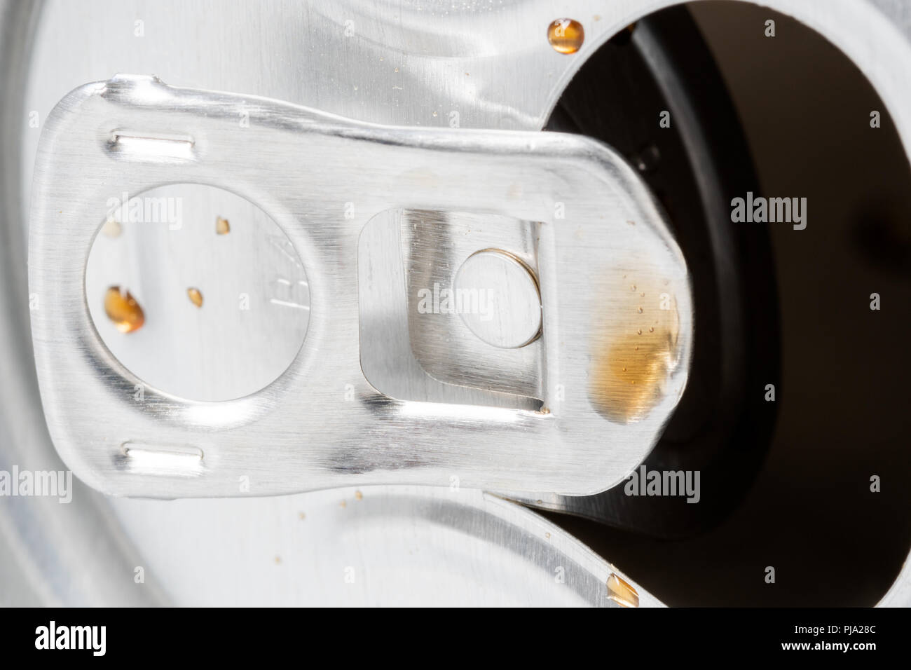 Canette de soda vide ouvert, close-up view Banque D'Images