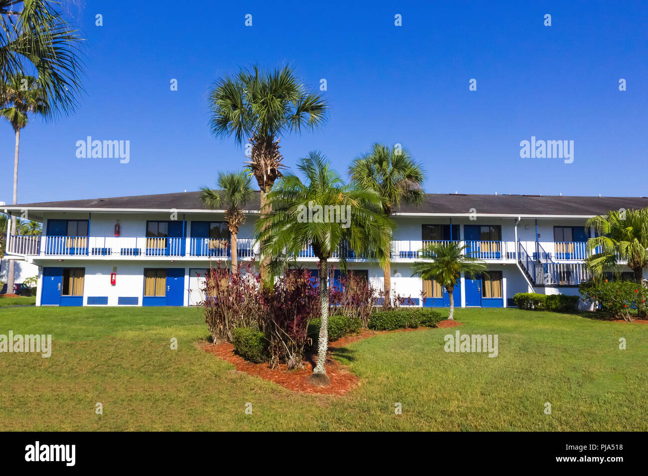 Orlando, Floride - le 8 mai 2018 : l'établissement Rodeway Inn Maingate Resort ou hôtel à Orlando, Floride, USA Banque D'Images