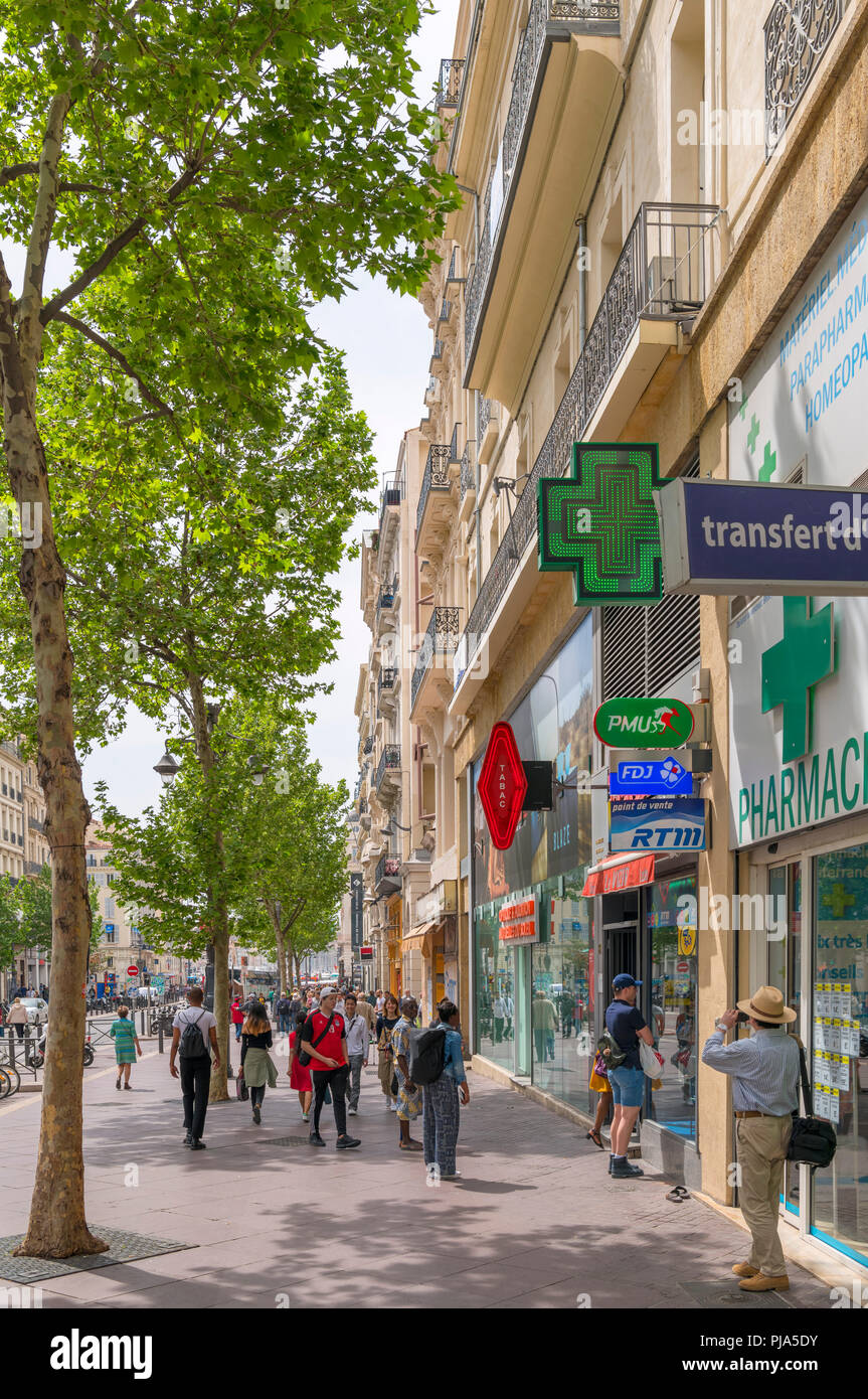 Boutiques sur la Canebière dans le quartier de Vieux Port, Marseille, Provence-Alpes-Côte d'Azur, France Banque D'Images