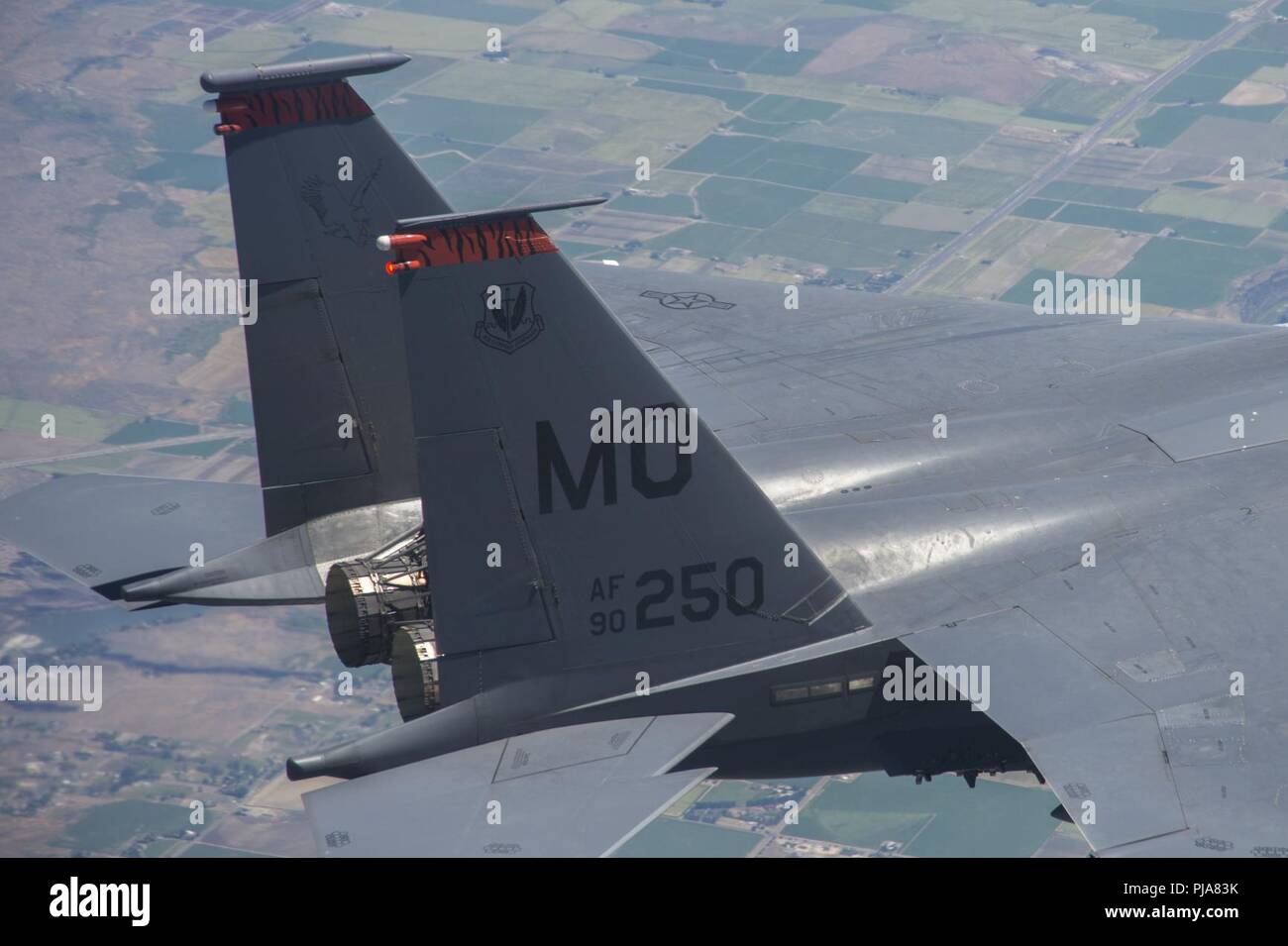 Un U.S. Air Force F-15E Strike Eagle, affecté à la 391e Escadron de chasse de Mountain Home Air Force Base, Texas, vole au-dessus de l'Utah et Test Gamme de formation le 3 juillet 2018. Le F-15E Strike Eagle est un double-rôle fighter conçu pour effectuer à l'air-air et air-sol les missions. Banque D'Images