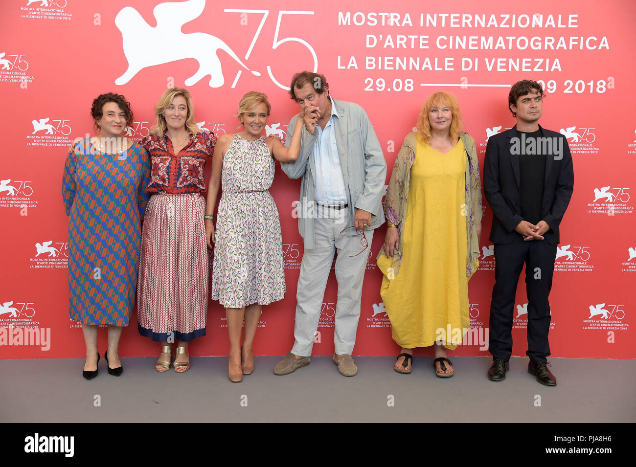 Venise, Italie. 05 Sep, 2018. 75e Festival du Film de Venise, une séance de film 'Les estivants '. Sur la photo : Valeria Bruni Tedeschi, Valeria Golino, Riccardo Scamarcio, Yolande Moreau, Bruno Raffaelli, Noémie Lvovsky : Crédit Photo Agency indépendante/Alamy Live News Banque D'Images