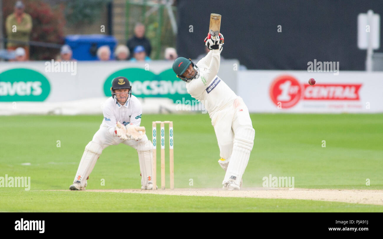 Hove UK 5 Septembre 2018 - Muhammad Abbas de Leicestershire hits contre Sussex sur la deuxième journée de championnat de la Comté Specsavers Deux match de cricket du comté Central le 1er terrain à Hove Crédit : Simon Dack/Alamy Live News Banque D'Images