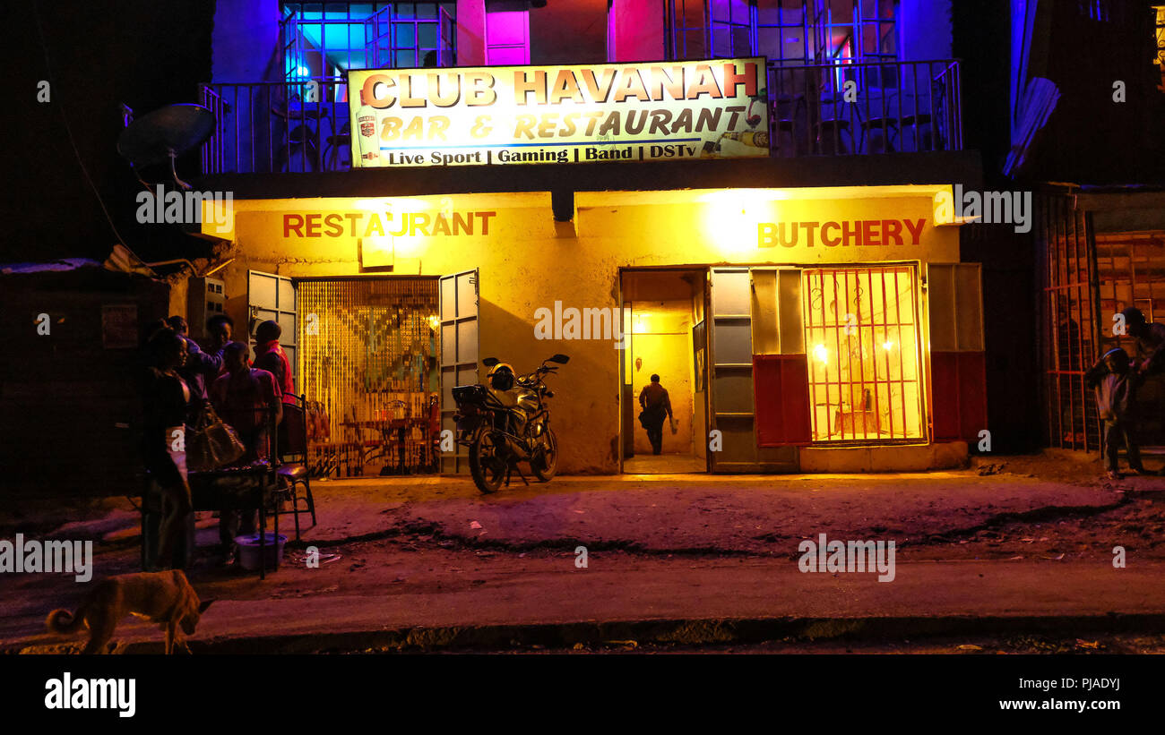 Nairobi, Kenya. Mar 23, 2018. Un club de nuit à Kibera appelée Havanah.Kibera est l'un des plus grands bidonvilles de l'Afrique situé en Afrique de l'Est, au Kenya. Credit : Donwilson Odhiambo SOPA/Images/ZUMA/Alamy Fil Live News Banque D'Images