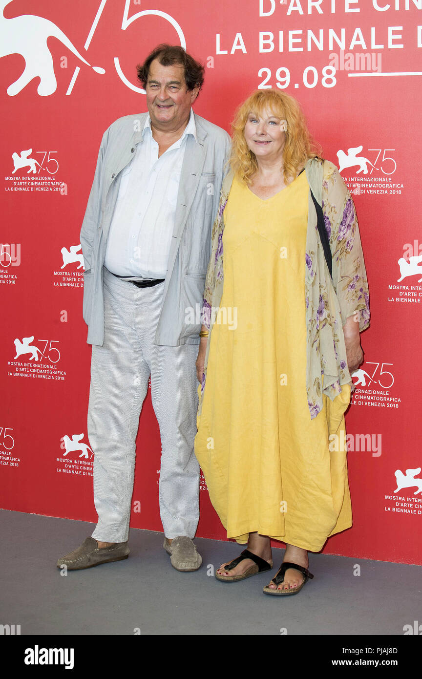 Riccardo Scamarcio et Yolande Moreau au cours de la 'Les Estivants / La maison d'été' photocall au 75e Festival International du Film de Venise au Palazzo del Casino le 06 septembre 2018 à Venise, Italie | Verwendung weltweit Banque D'Images