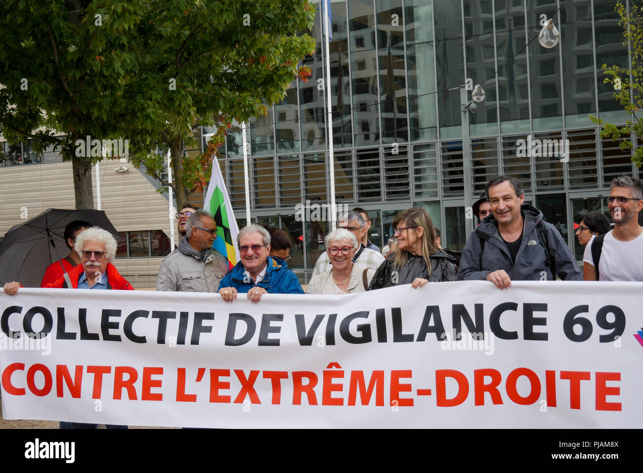 Lyon, France, septembre 6th, 2018 : Répondant à l'appel du groupe de vigilance 69 (Collectif de vigilance 69), membres de partis de gauche et associations dans garhered avant de la région Rhône-Alpes Auvergne AURA (Conseil Régional) des capacités en Confluence, Lyon (Centre-est de la France) pour protester contre l'ouverture, par Marion Marechal Le Pen, de l'ISSEP (Institut de sciences sociales, économiques et politiques), d''une école supérieure de la vie sociale, économique et la science politique, soupçonné d'offrir une éducation contrôlée politiquement. Crédit photo : Serge Mouraret/Alamy Live News Banque D'Images