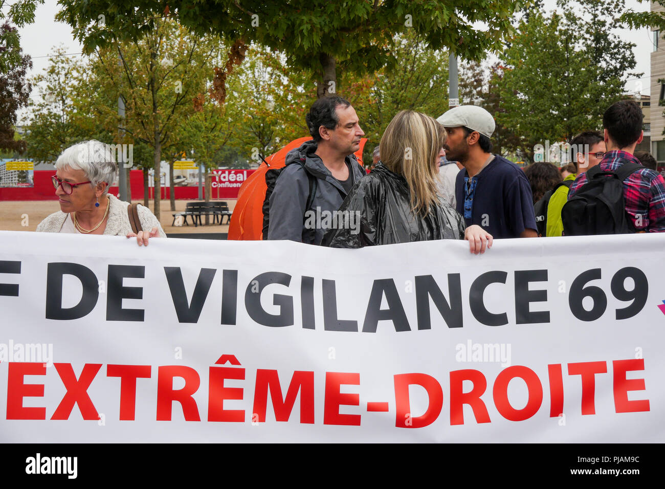 Lyon, France, septembre 6th, 2018 : Répondant à l'appel du groupe de vigilance 69 (Collectif de vigilance 69), membres de partis de gauche et associations dans garhered avant de la région Rhône-Alpes Auvergne AURA (Conseil Régional) des capacités en Confluence, Lyon (Centre-est de la France) pour protester contre l'ouverture, par Marion Marechal Le Pen, de l'ISSEP (Institut de sciences sociales, économiques et politiques), d''une école supérieure de la vie sociale, économique et la science politique, soupçonné d'offrir une éducation contrôlée politiquement. Crédit photo : Serge Mouraret/Alamy Live News Banque D'Images