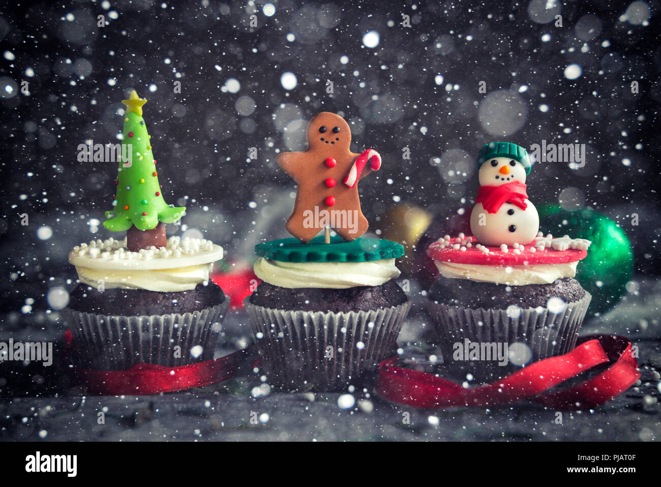 Décoration de Noël cupcakes et neige, selective focus Banque D'Images
