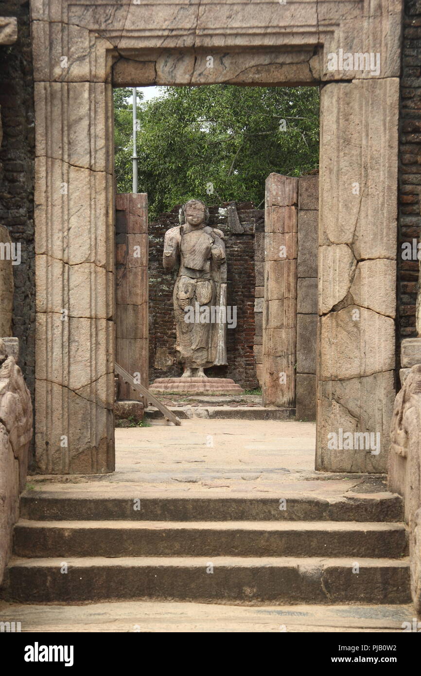 Ruines bouddhistes antiques à Polonnaruwa (Sri Lanka) Banque D'Images Ruines bouddhistes antiques à Polonnaruwa (Sri Lanka) Banque D'Images
