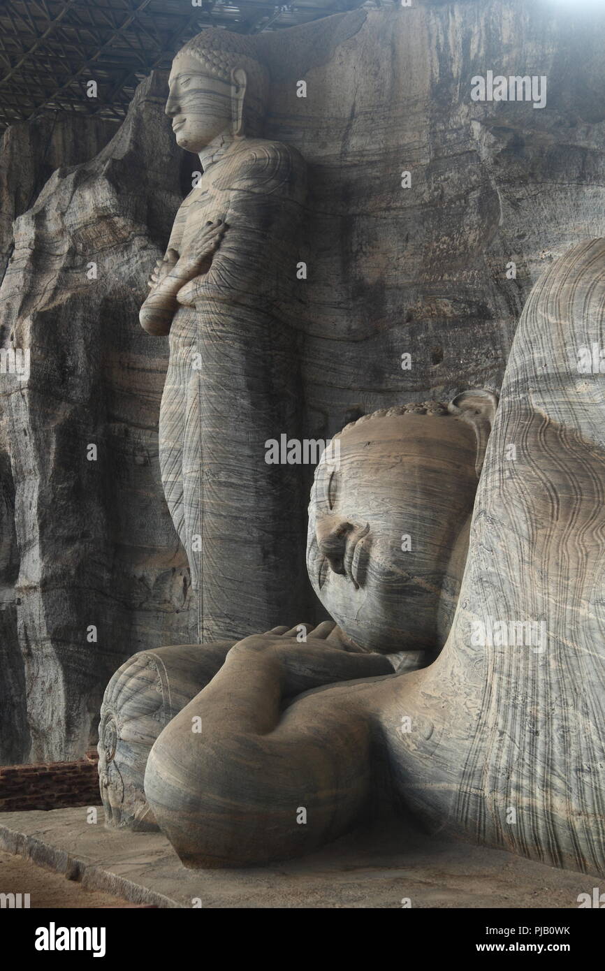 Bug Gal Vihara Buddha statue à Polonnaruwa, Sri Lanka Banque D'Images Bug Gal Vihara Buddha statue à Polonnaruwa, Sri Lanka Banque D'Images